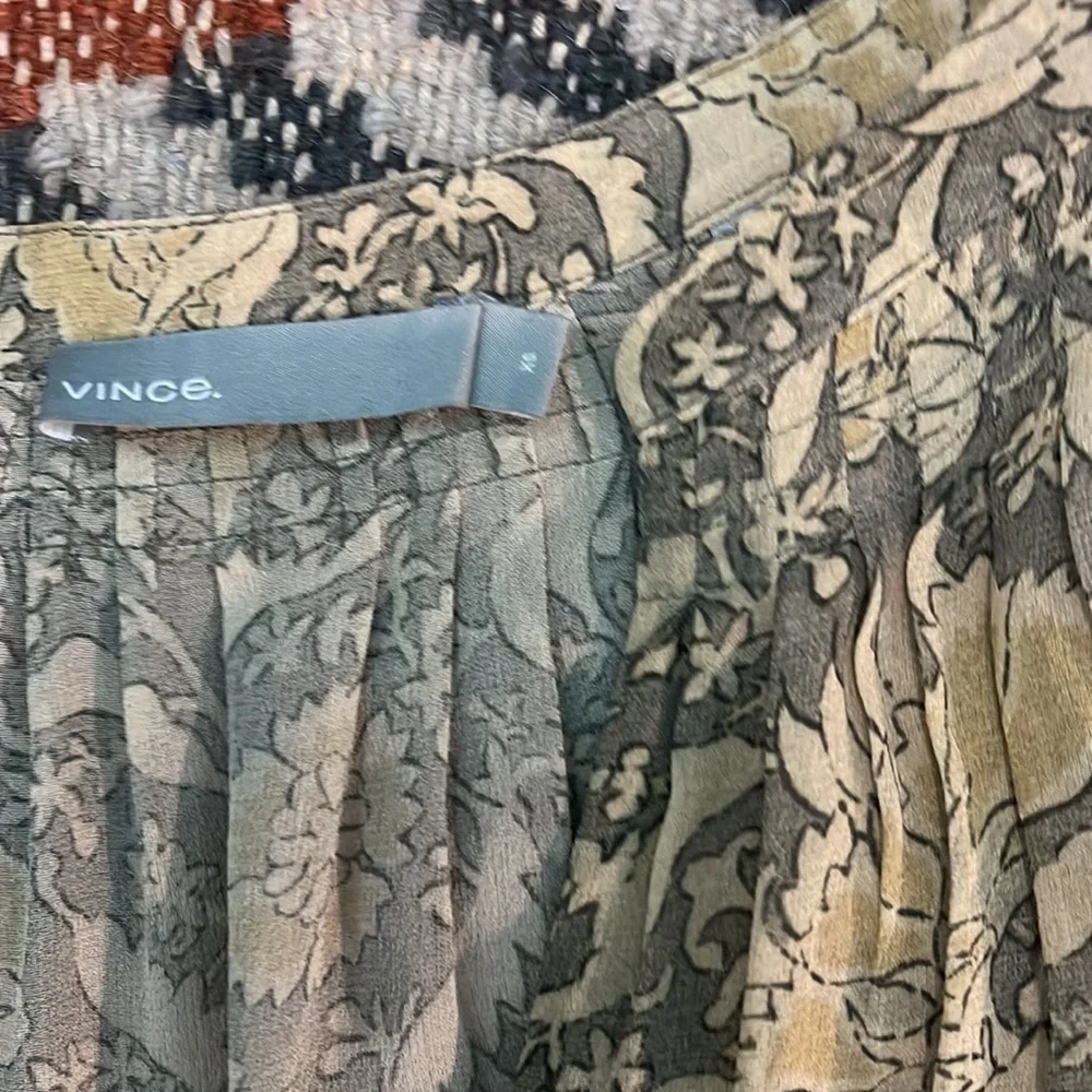 Vince Gray Tan Floral Print Vintage Style100% Silk Blouse XS